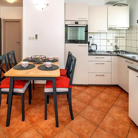 Apartments With Terrace Baška Habitación foto